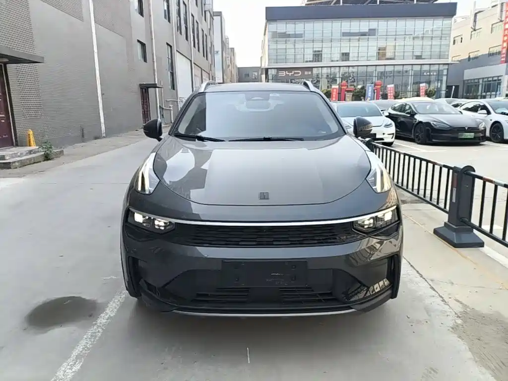 2025 Lynk & Co 01