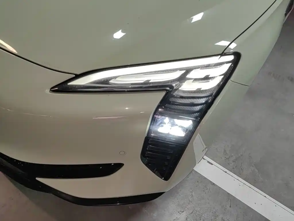 Hongqi EH7 2026 2025 690 Smart Selection Edition