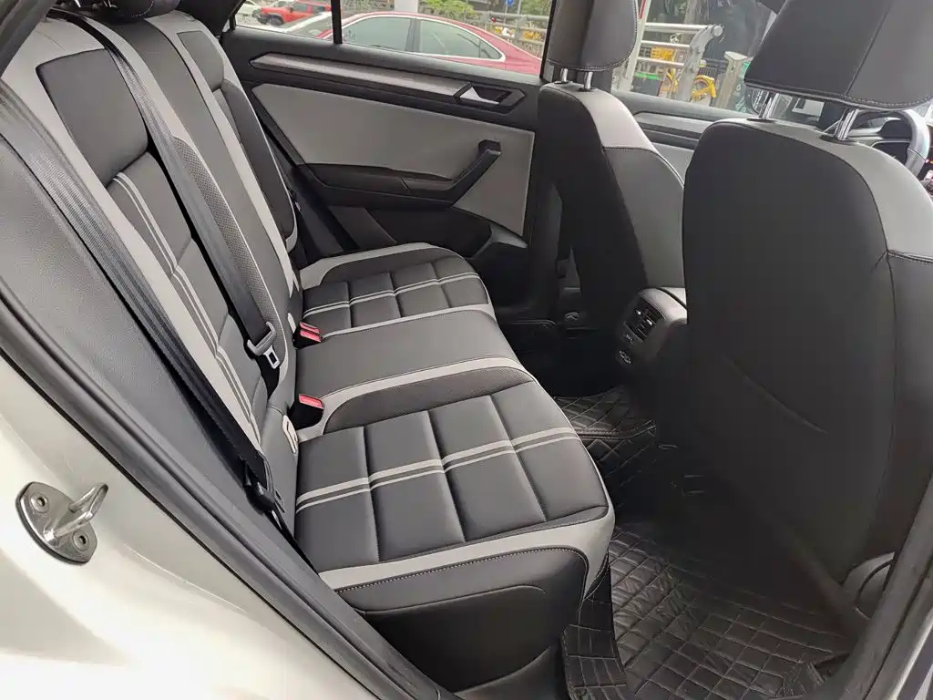 Volkswagen T-ROC 2023 2023 300TSI DSG 2WD Starlight Edition