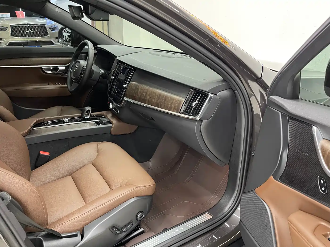 VOLVO V90