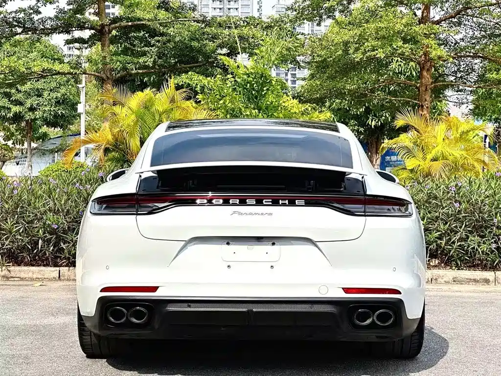 PORSCHE PANAMERA