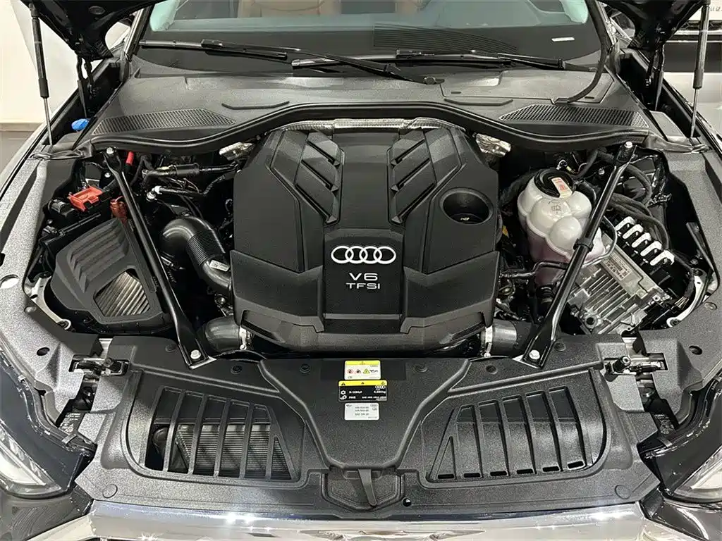 Photo 8 - Audi A8