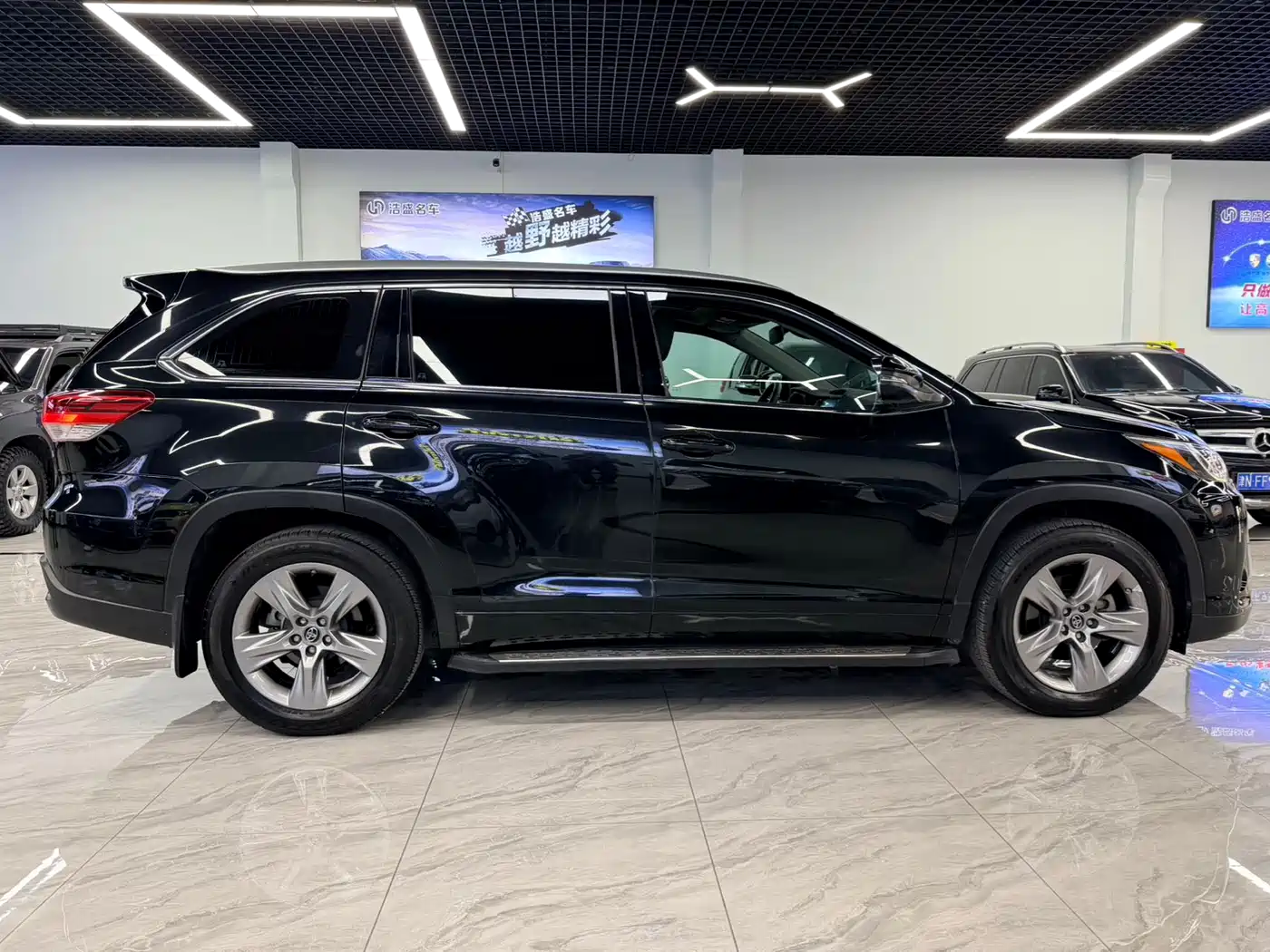 Toyota Highlander 2018 2.0T 4WD Premium 7-seater China VI фото 4