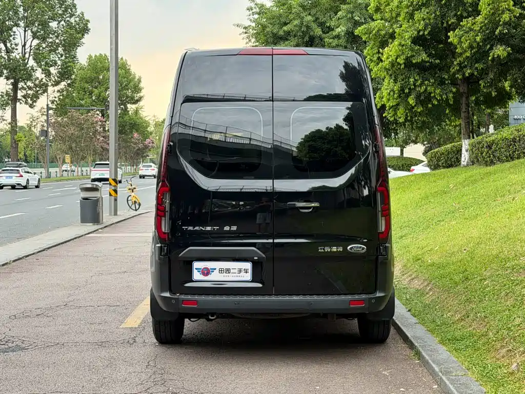 Ford Transit 2023 2023 Model 2.0T Diesel Automatic Multi-purpose Commercial Vehicle Medium Wheelbase Medium Roof 5/6 Seater