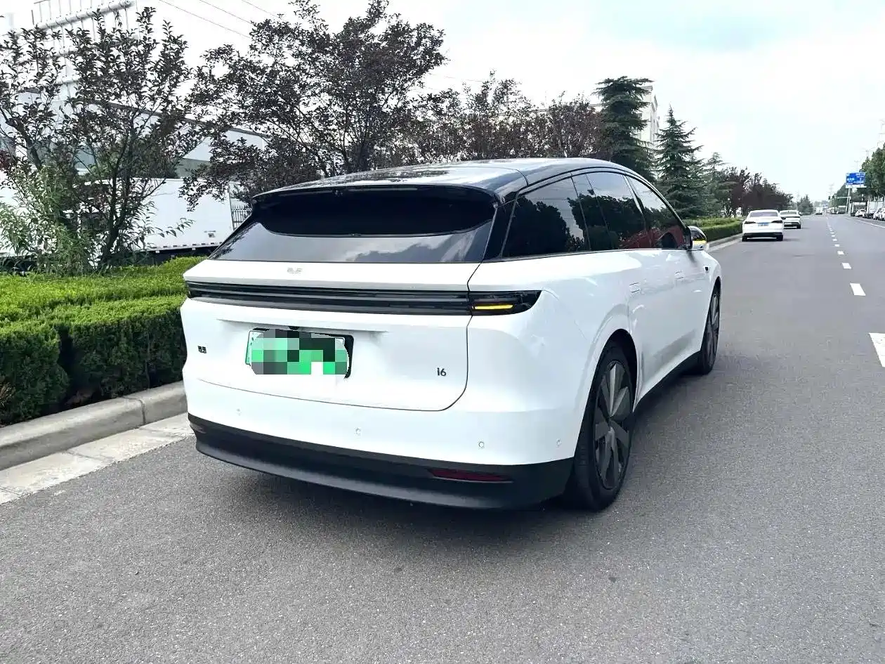 Li Auto i6 2026 2025 4WD Base Model