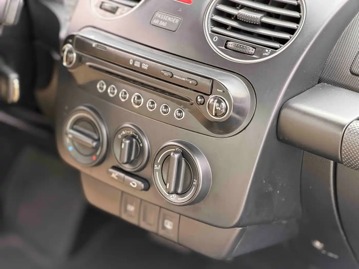 Volkswagen Beetle 2010 Model 1.6 AT фото 12