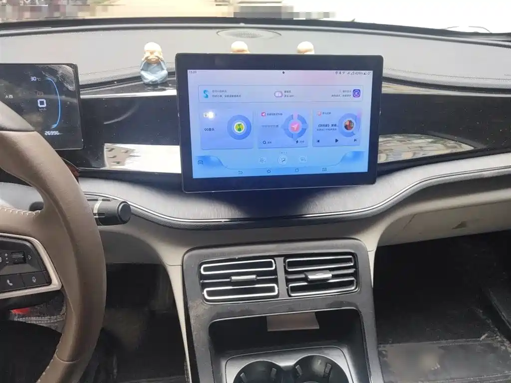 BYD Qin PLUS 2024 Glory Edition DM-i 55KM Leading фото 6