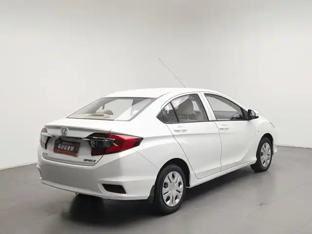 Honda Greiz 2016 1.5L CVT Classic Edition — фото 2