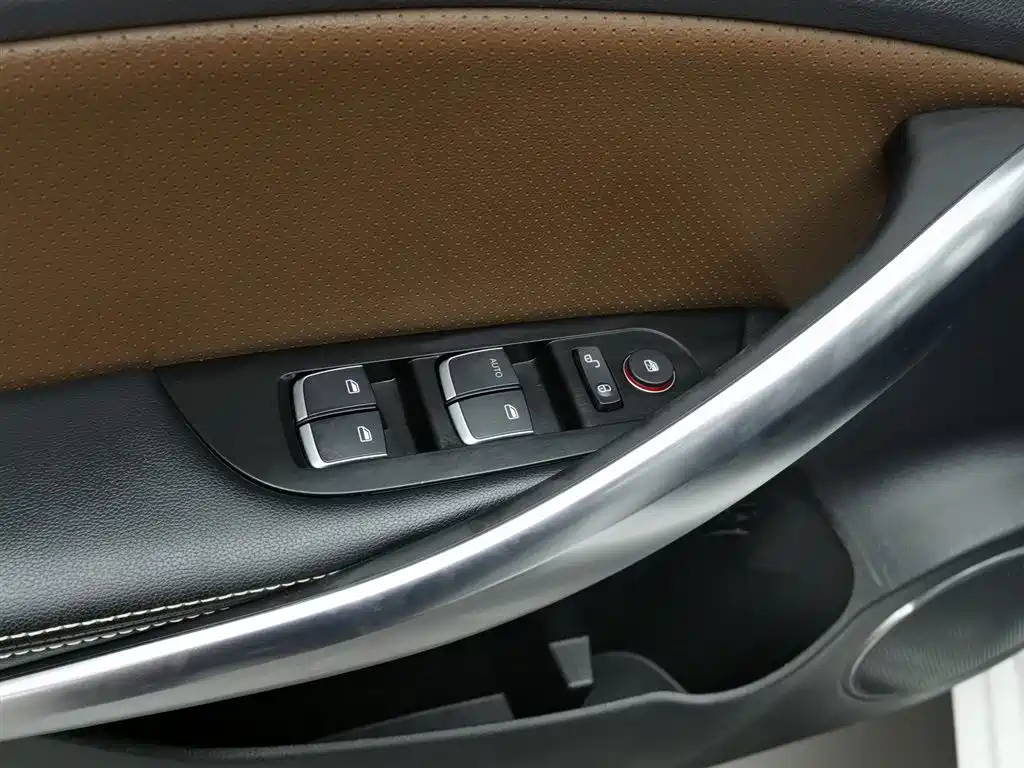 BYD Song 2016 Unrivaled Edition 1.5TI Manual Elite Edition фото 9