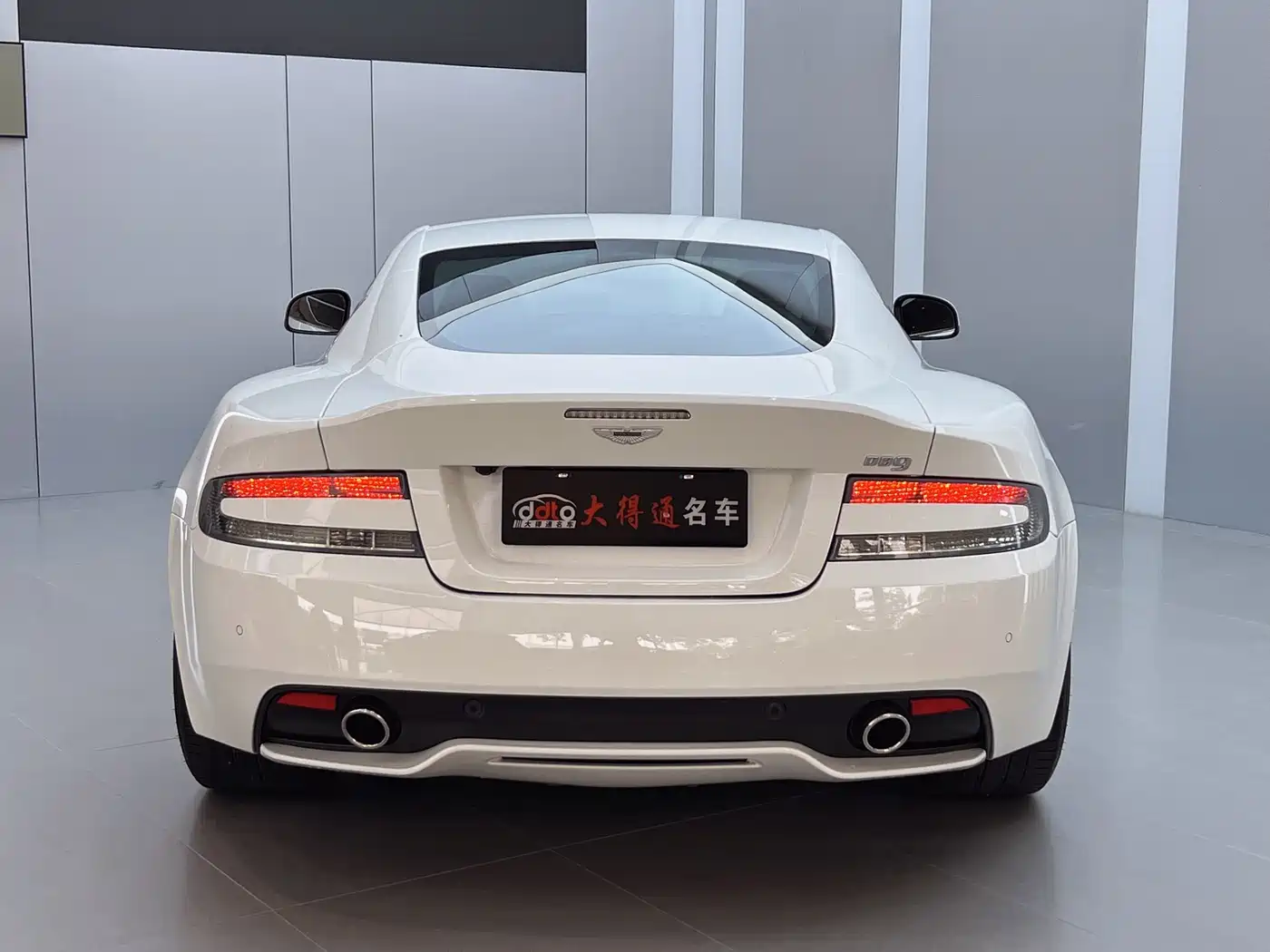 Aston Martin DB9 2013 6.0L Coupe фото 19