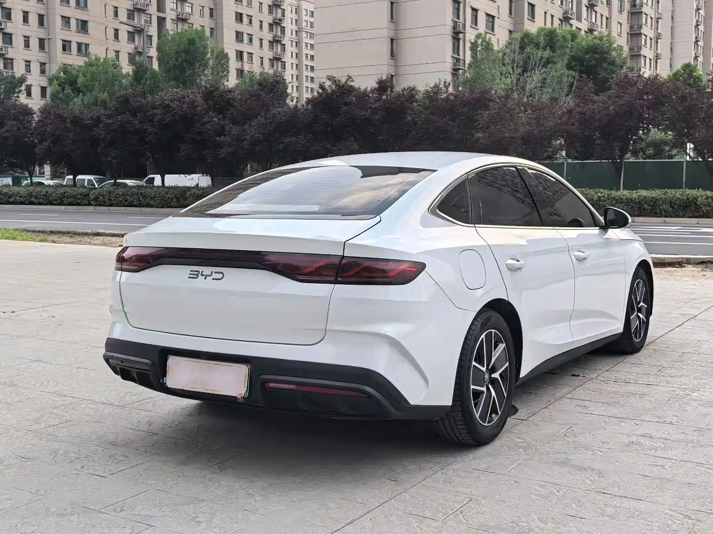 BYD Qin L 2024 DM-i 80KM Leading Edition фото 9