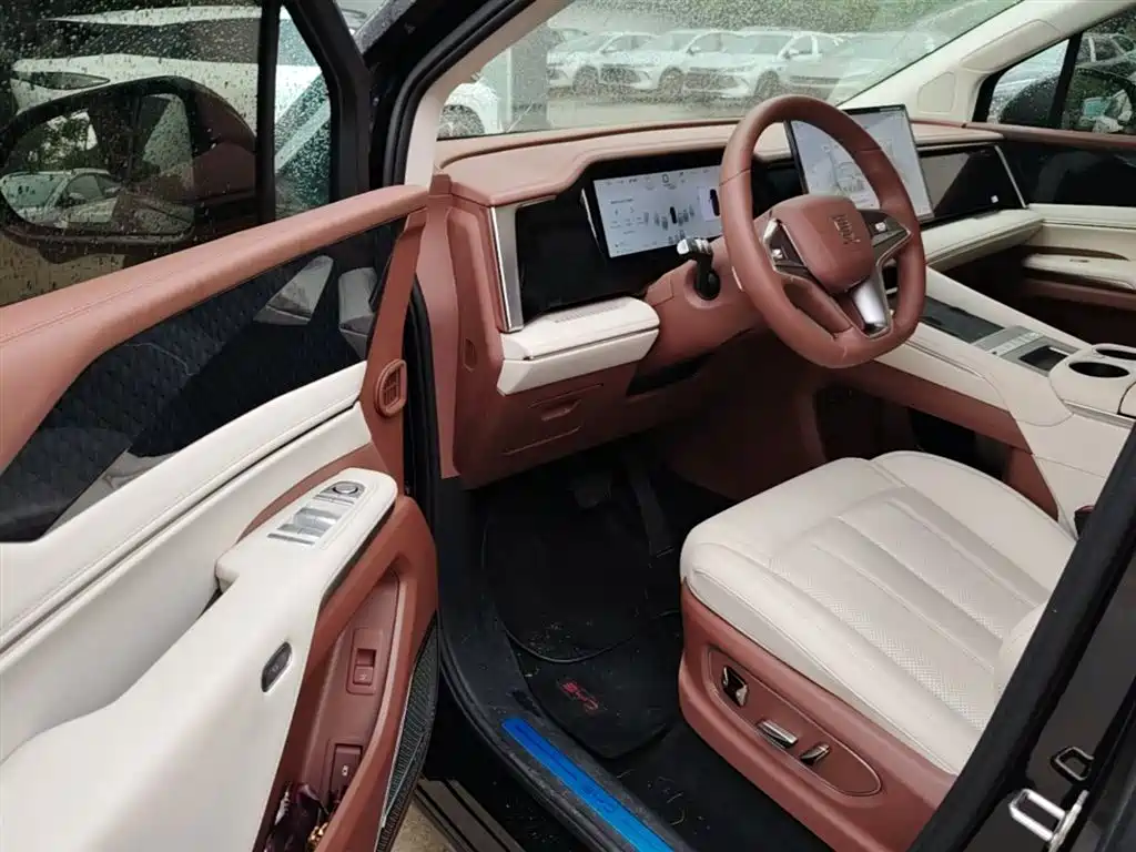 BYD Xia 2025 DM-i 1.5T 180km Excellence фото 16