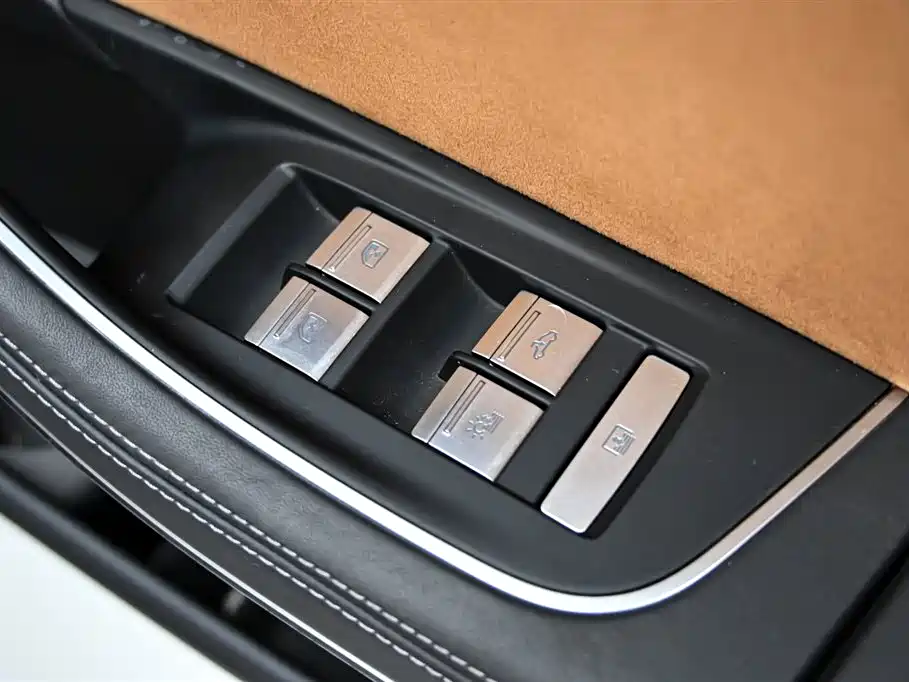 Photo 30 - Audi A8
