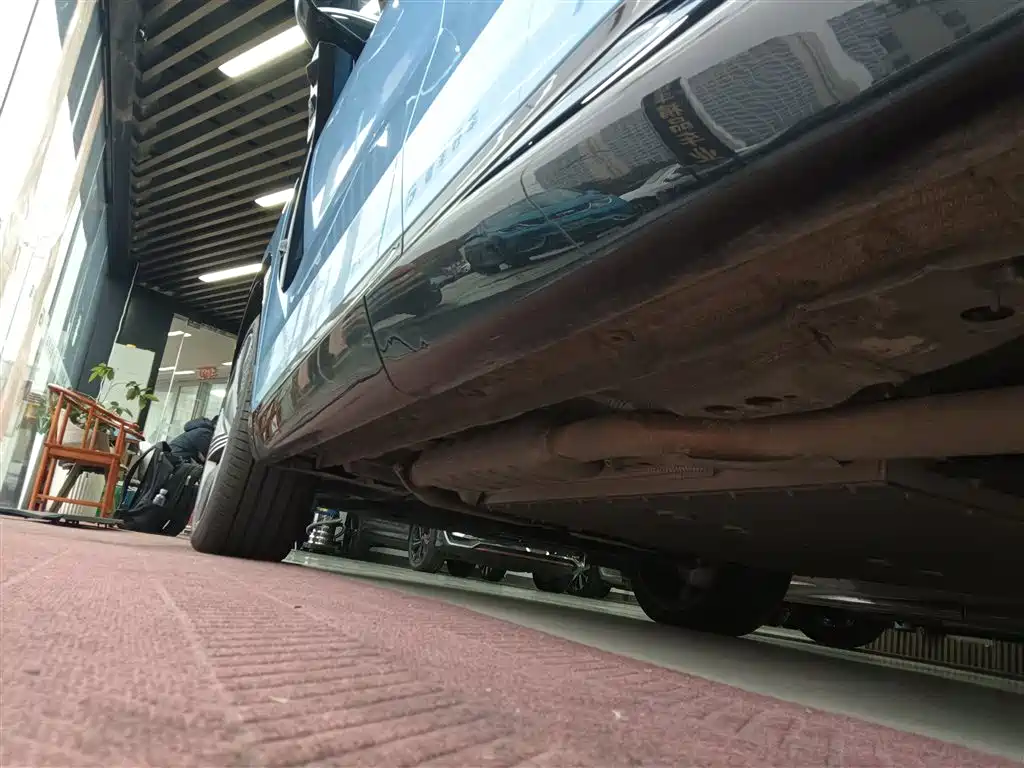 Lynk & Co 08 EM-P 2023 220km 4WD Performance Halo фото 17