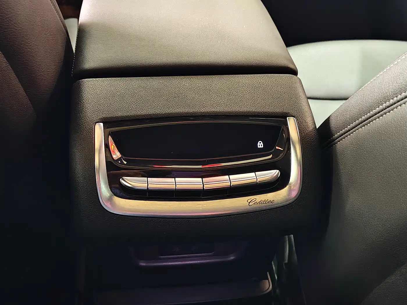 CADILLAC XT6
