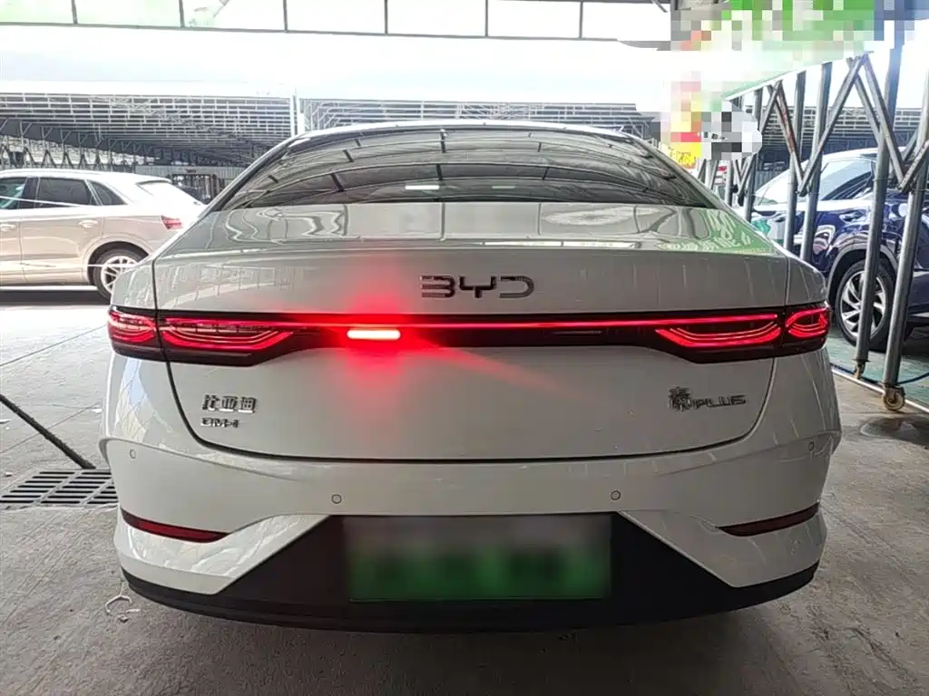 BYD Qin PLUS 2025 DM-i Smart Drive 55KM Leader фото 6