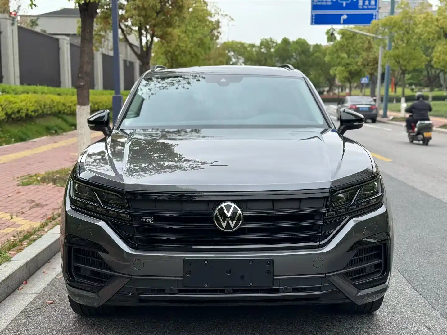 Фото 2 - Volkswagen Touareg