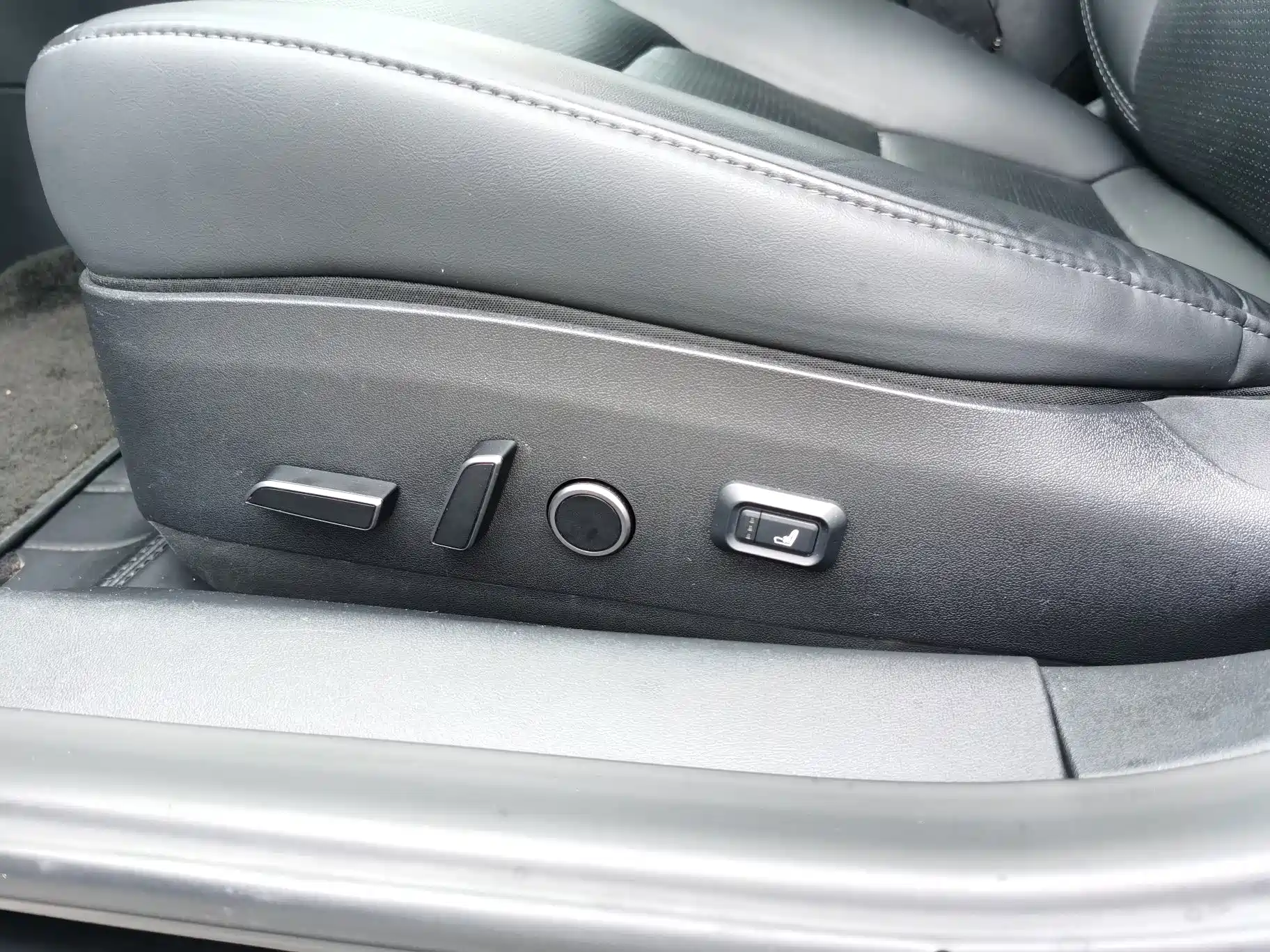 Фото 6 - Tesla Model 3
