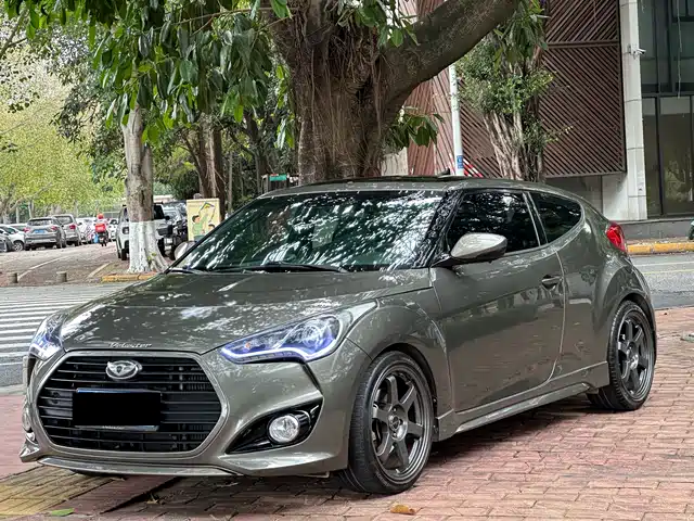 HYUNDAI VELOSTER