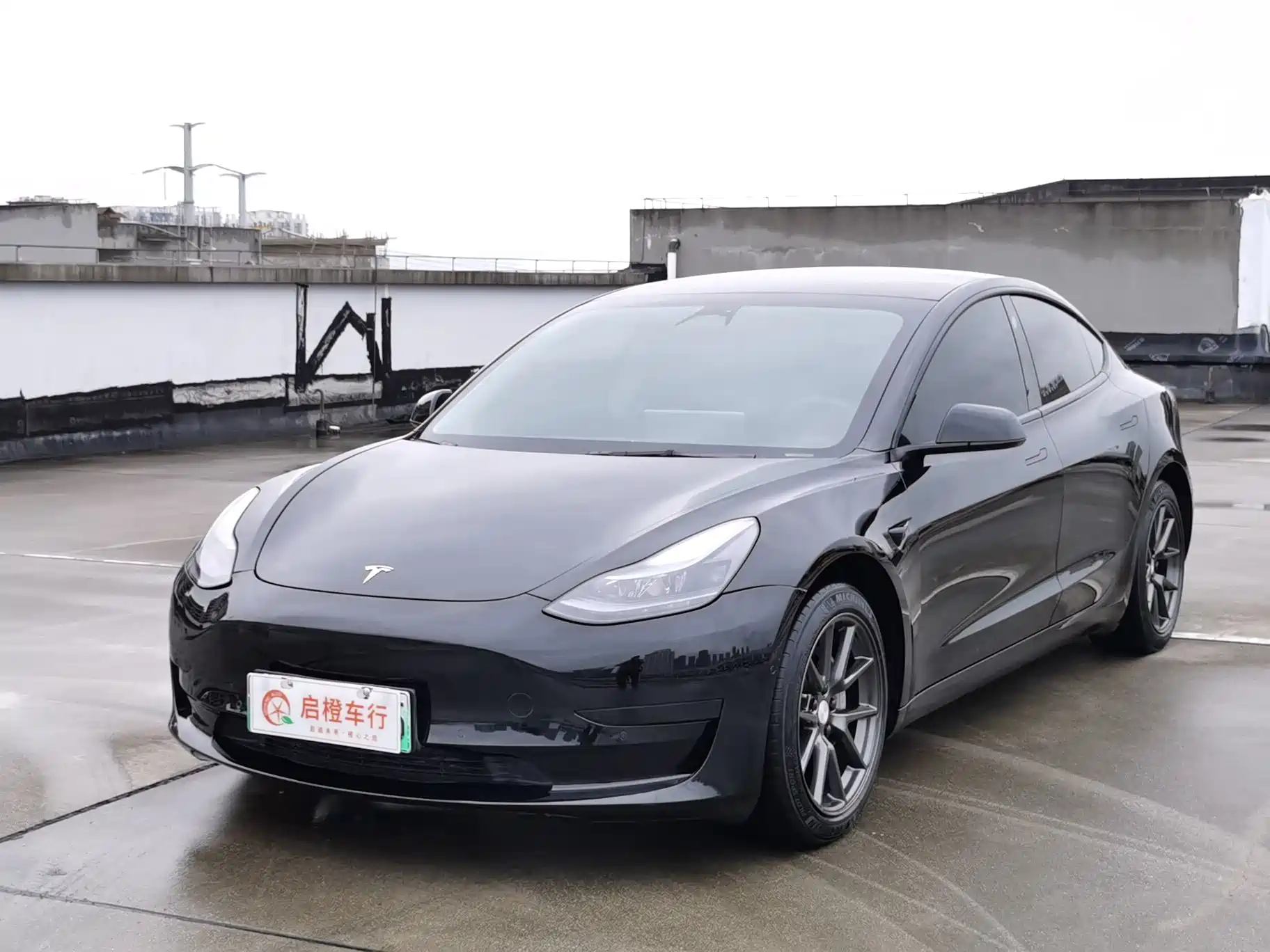 Фото 1 - Tesla Model 3