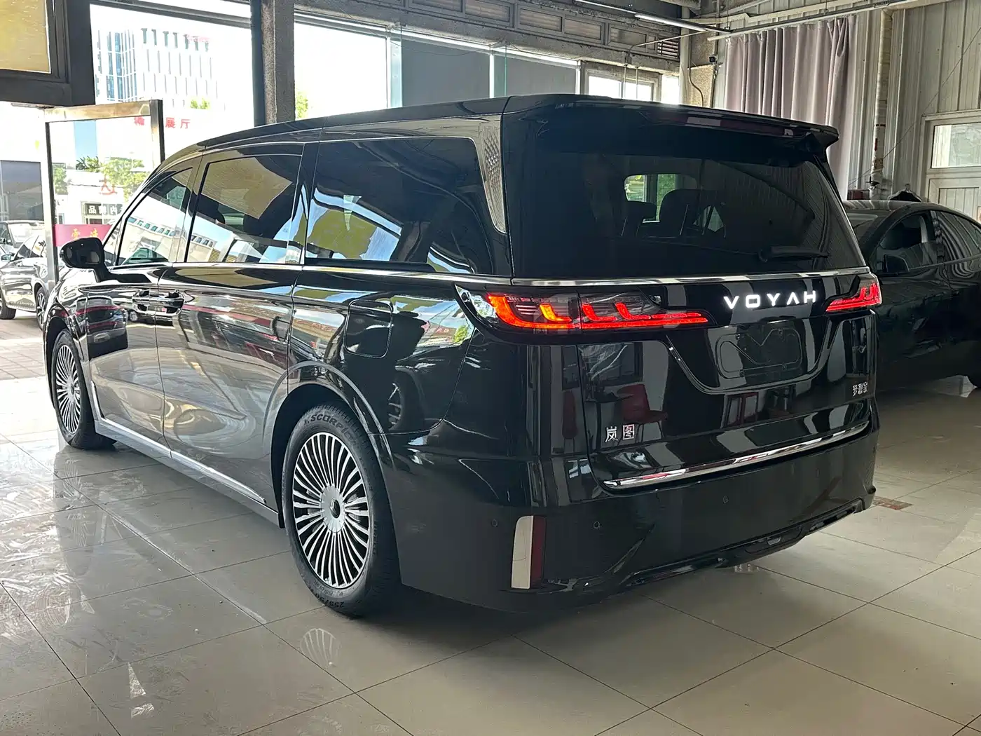 Voyah Auto Voyah Dreamer 2025 PHEV AWD Flagship Kunpeng Edition фото 10