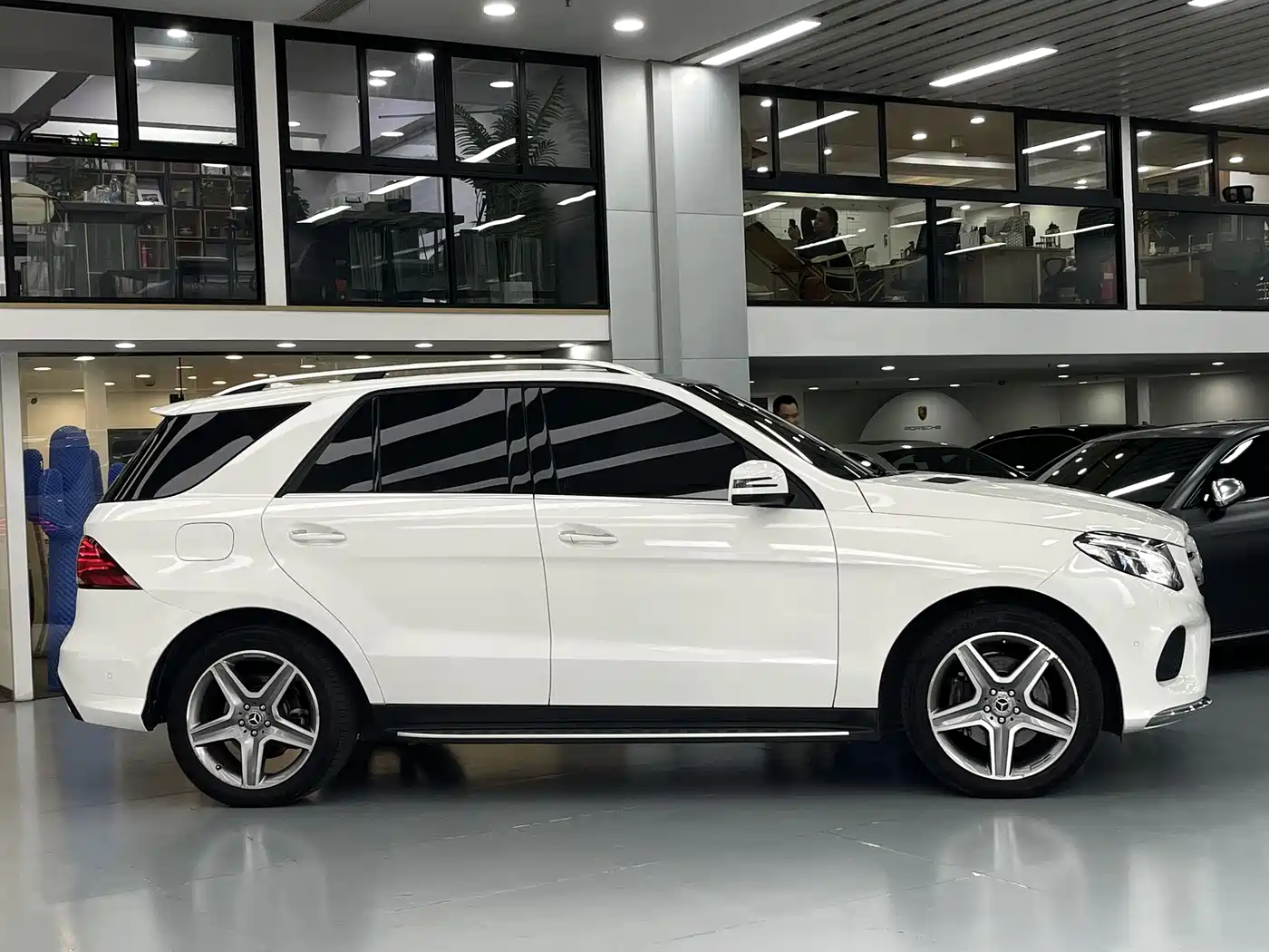 Mercedes-Benz GLE 2018 GLE 400 4MATIC Ultimate Edition фото 7