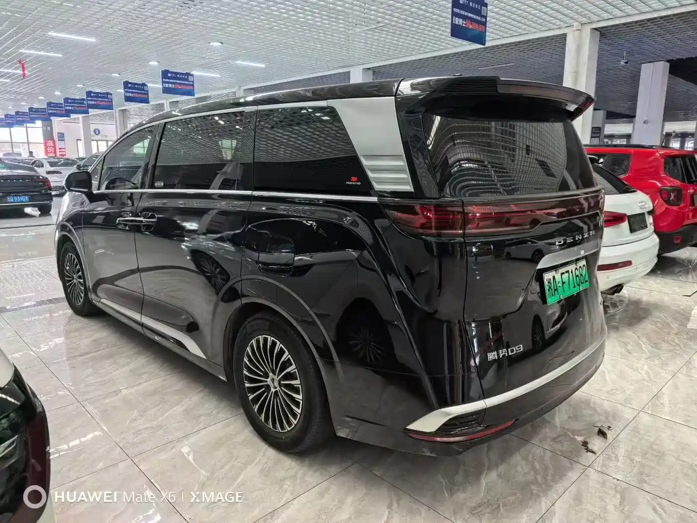 Denza D9 2022 DM-i 970 All-Wheel Drive Honor Edition фото 7