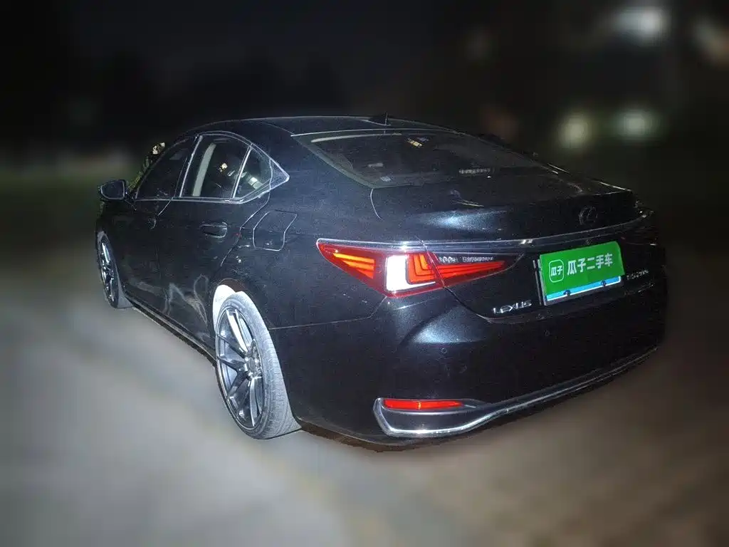 Фото 4 - Lexus ES