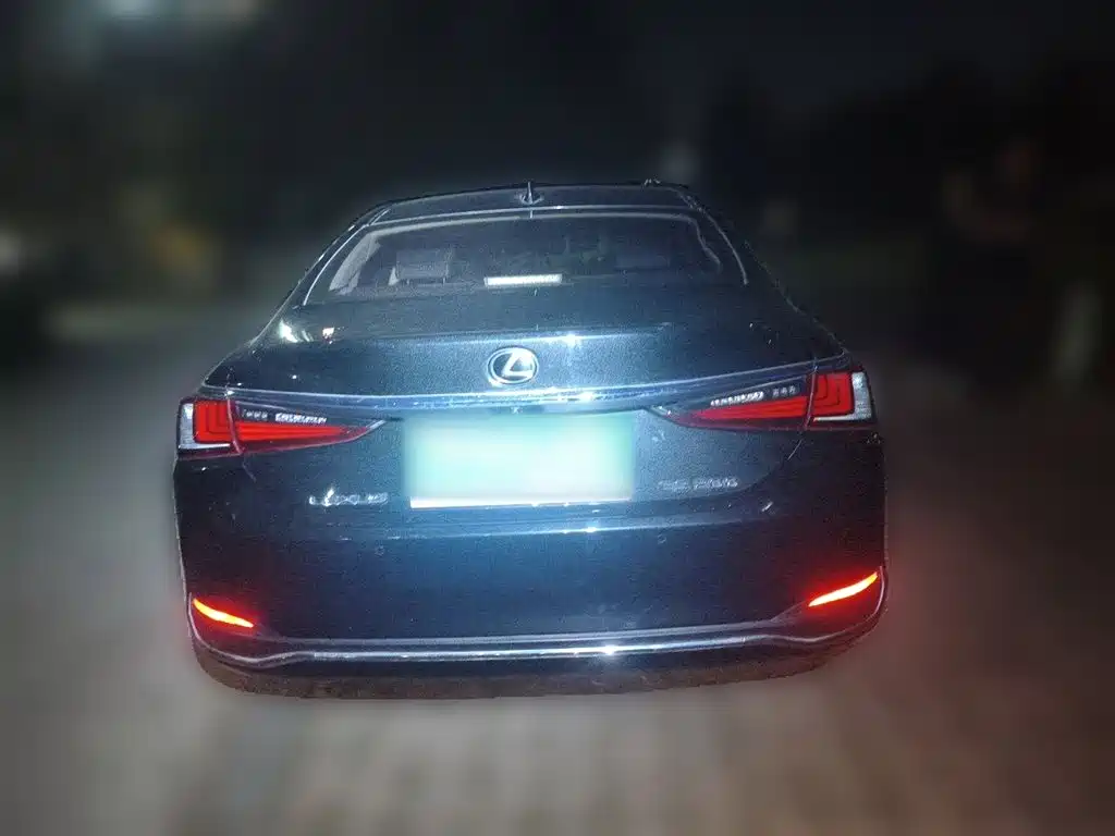 Фото 5 - Lexus ES