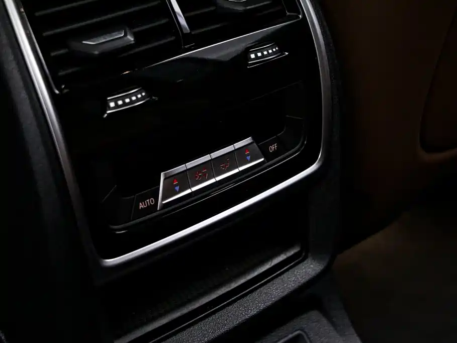 Photo 18 - BMW X7