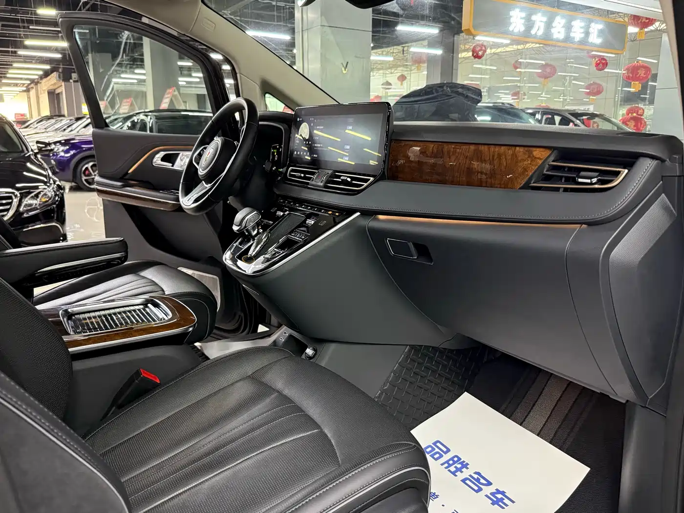 Hongqi HQ9 PHEV 2024 Model 2.0T AWD Luxury Edition фото 15