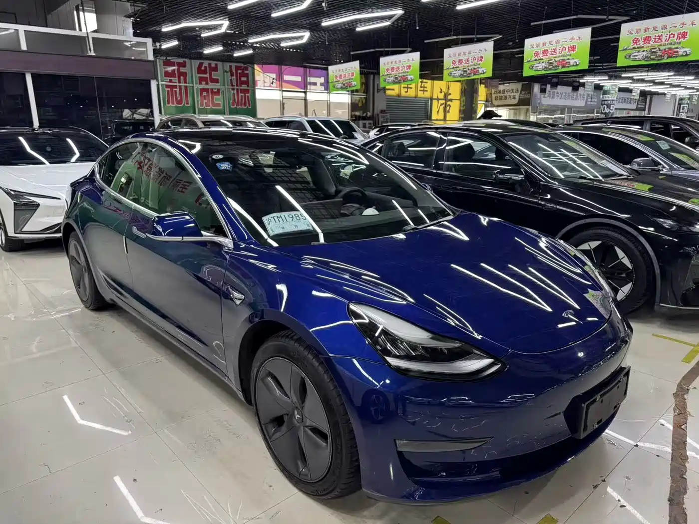 TESLA MODEL 3
