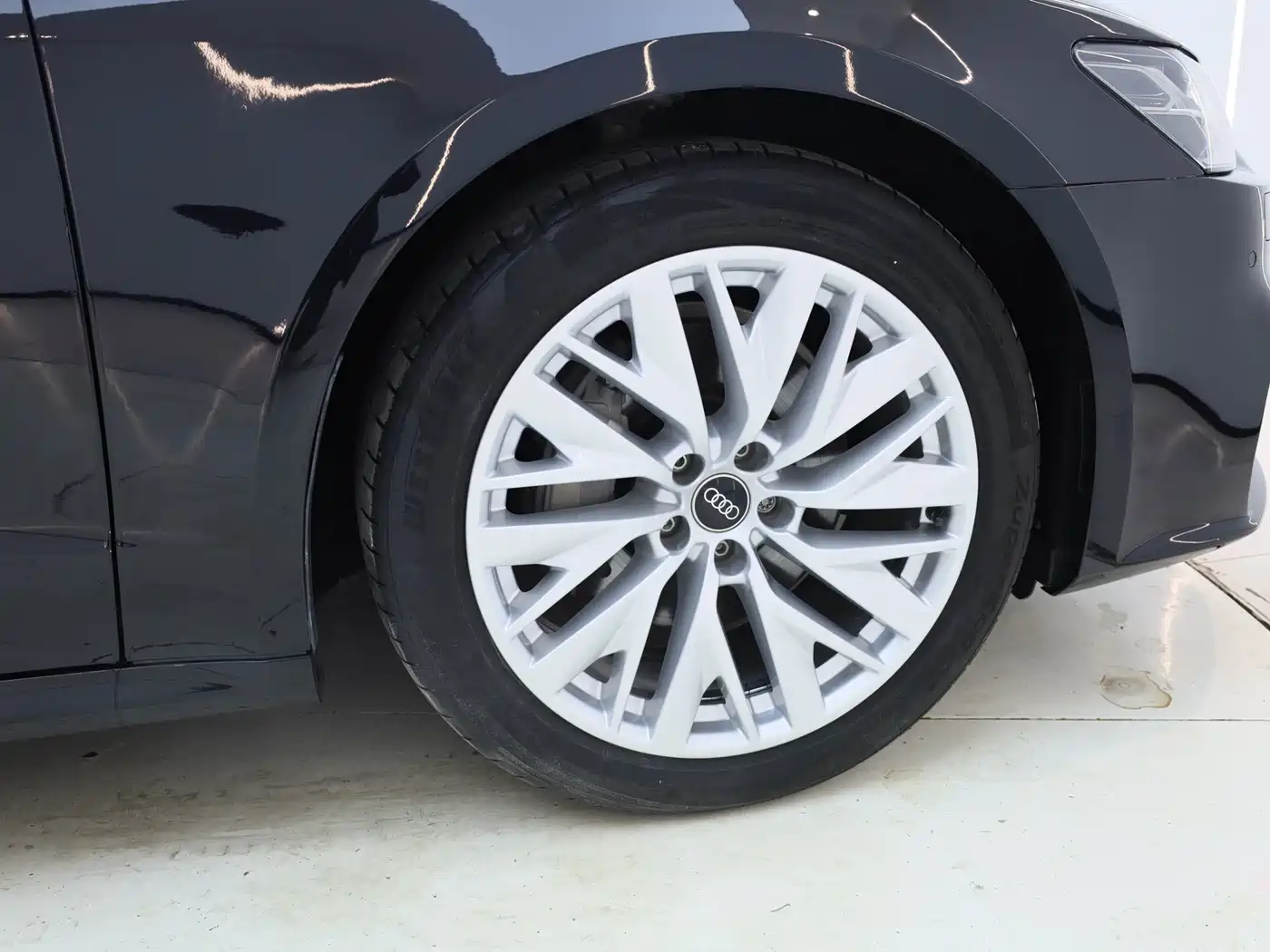 Audi A7L 2024 45TFSI S-line Dream Edition Crystal Package фото 19