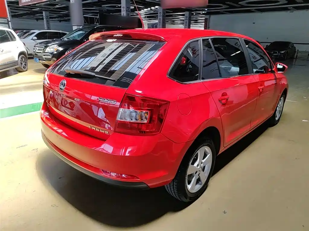 Škoda Skoda Rapid Spaceback 2016 Facelift 1.6L Automatic Innovation Edition фото 7