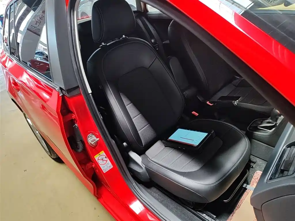 Škoda Skoda Rapid Spaceback 2016 Facelift 1.6L Automatic Innovation Edition фото 25