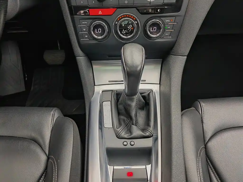 DS 6 2015 2014 1.6T Luxury Edition THP160