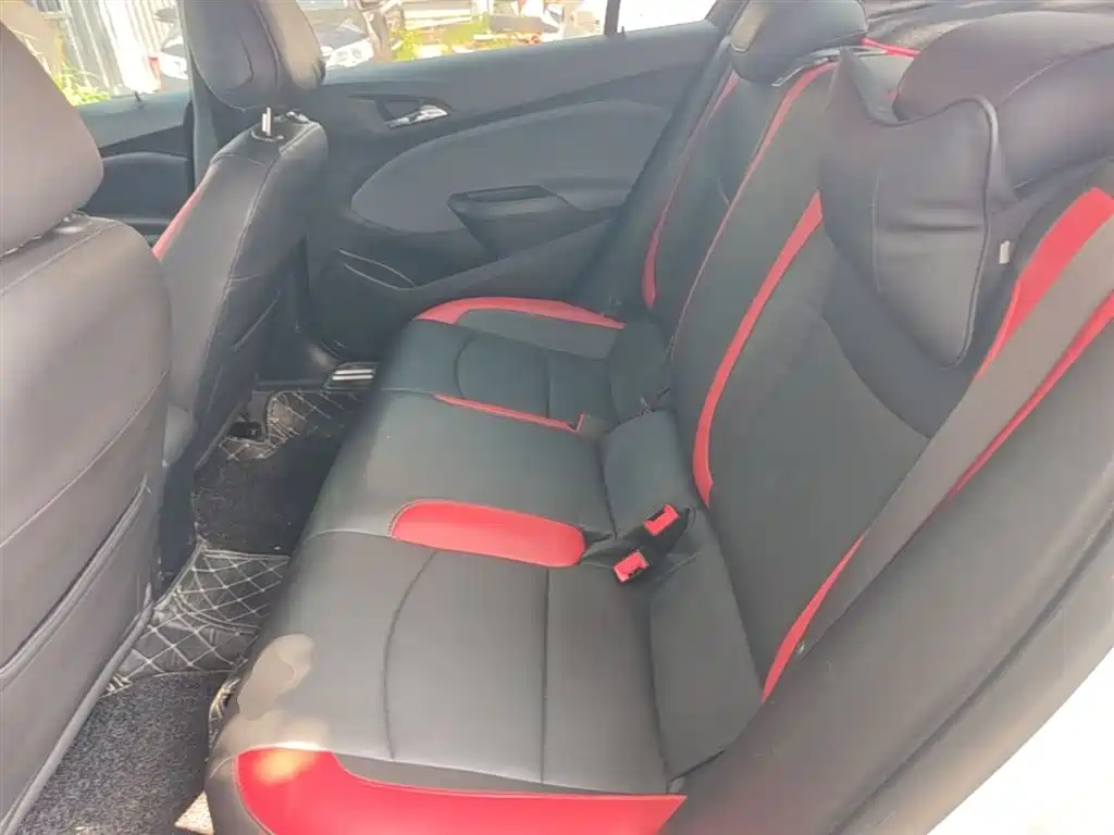 Chevrolet Cruze 2018 320 Automatic Pioneer Sunroof Edition фото 17