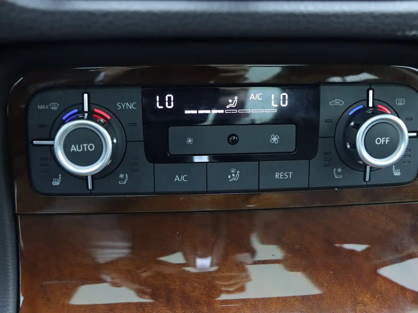 Volkswagen Touareg 2015 3.0TSI Comfort Edition фото 19
