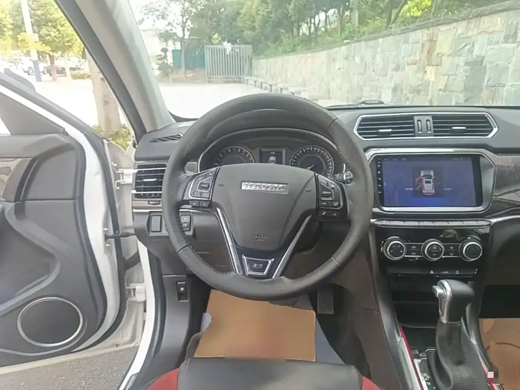 Фото 11 - Haval H2