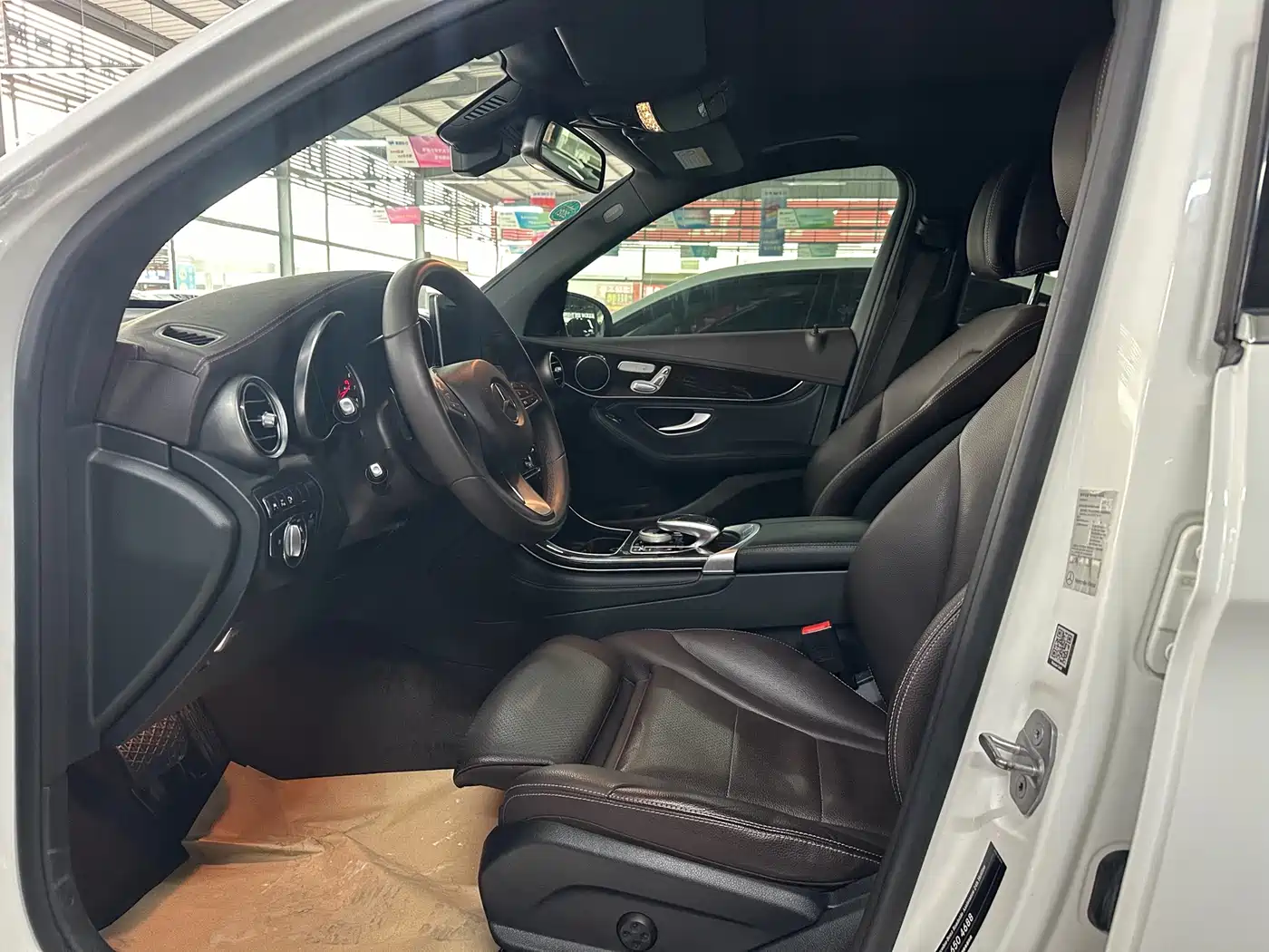 Mercedes-Benz GLC 2017 GLC 260 4MATIC Luxury фото 4