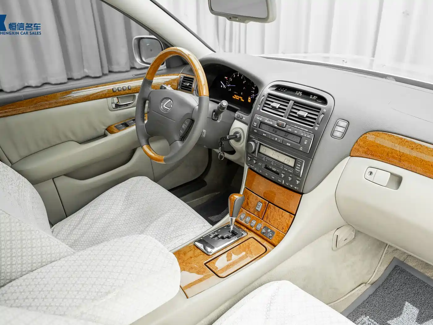 Фото 13 - Lexus LS
