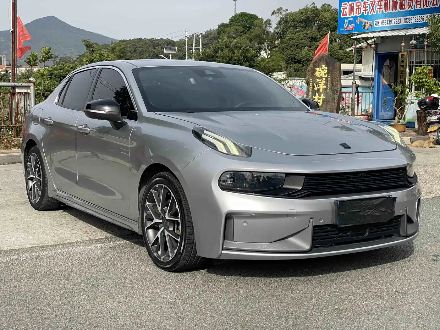 Lynk & Co 03 2018 1.5TD DCT Standard (China V) фото 3