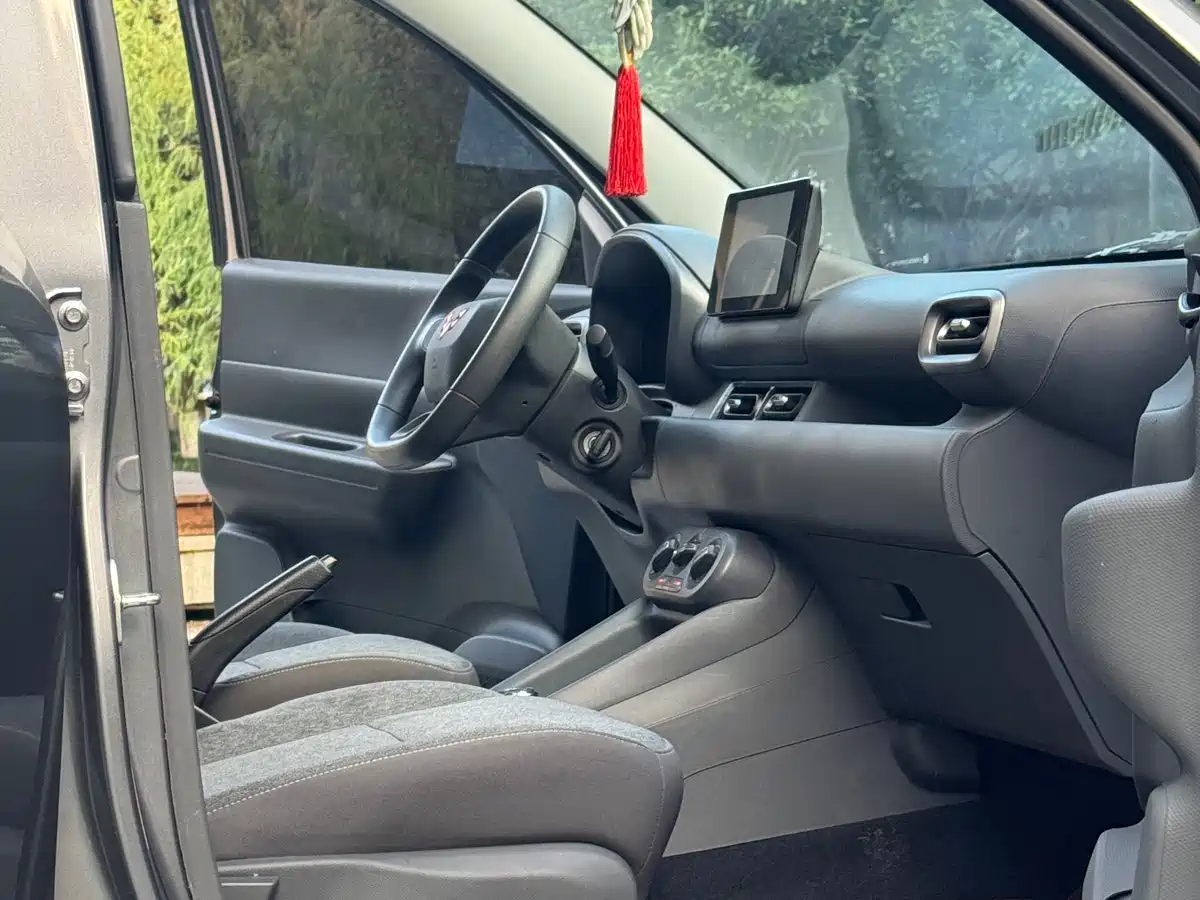 Wuling Motors Wuling Hongguang New Energy 2025 2024 Pure Electric 300KM Standard