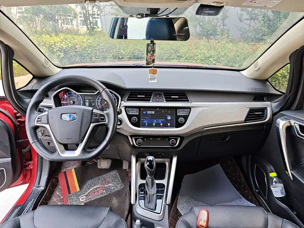 Фото 10 - Geely Vision X3