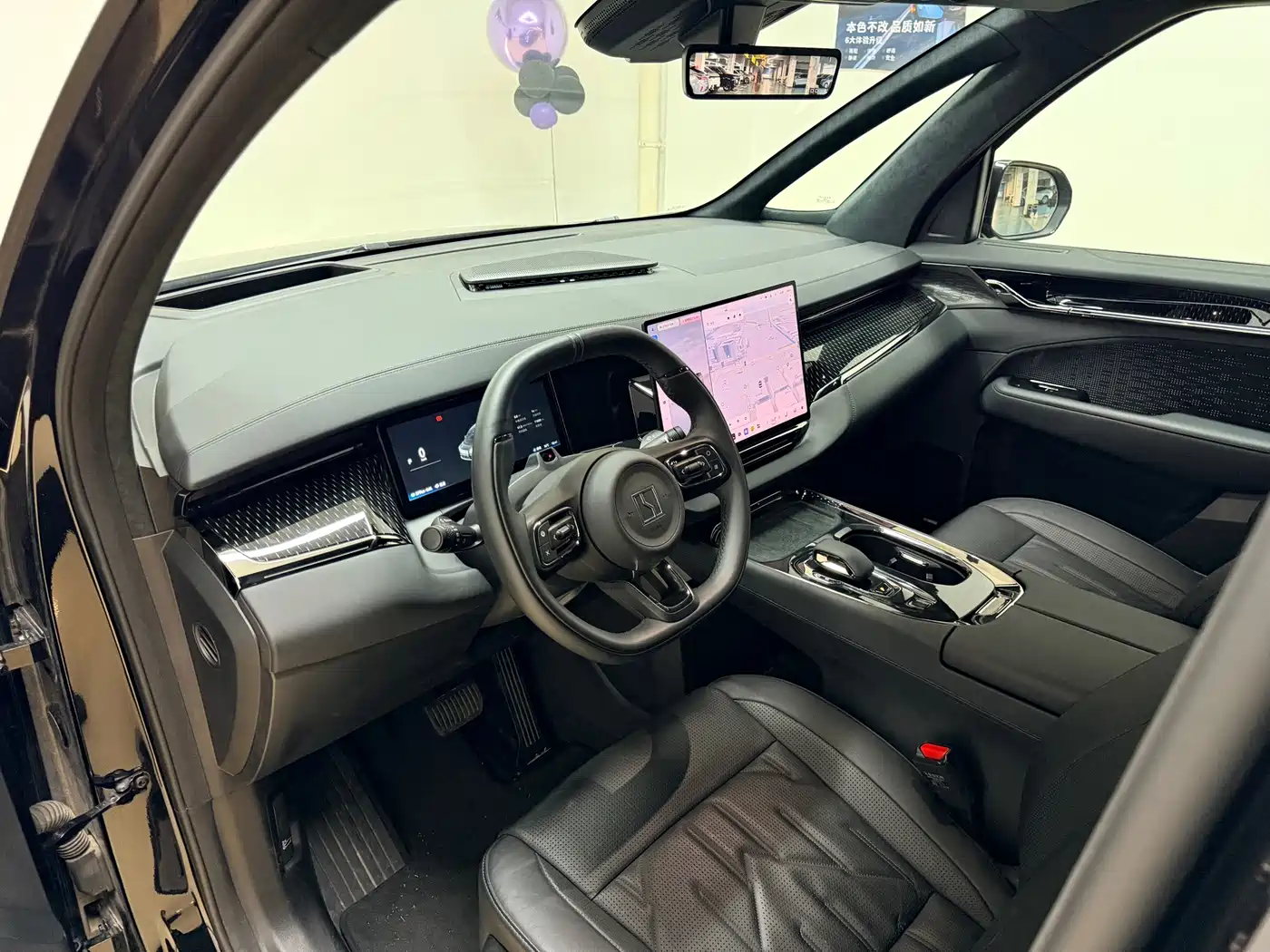 ZEEKR 009 2025 2024 6-seat Executive AWD 108kWh