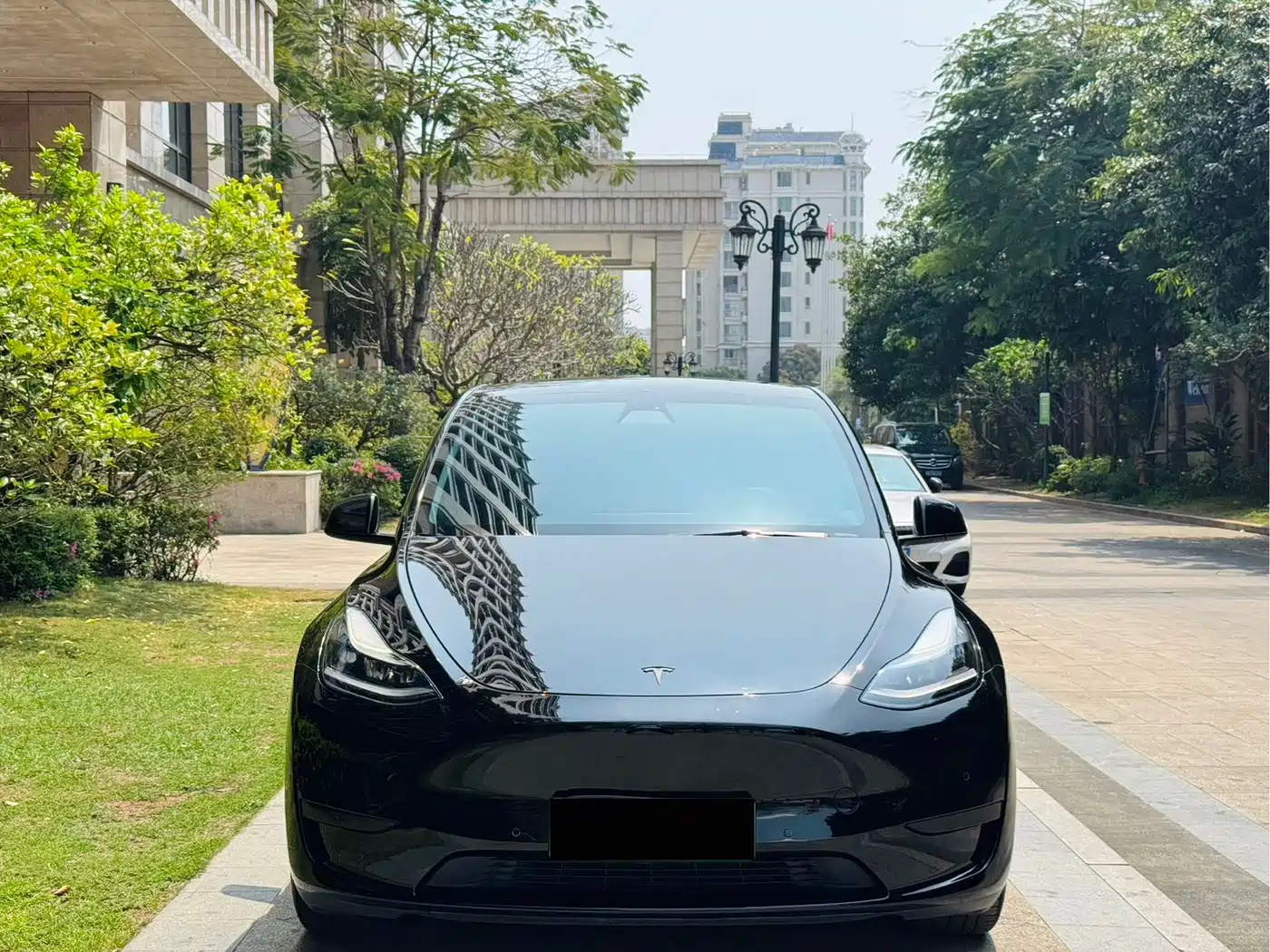 TESLA MODEL Y