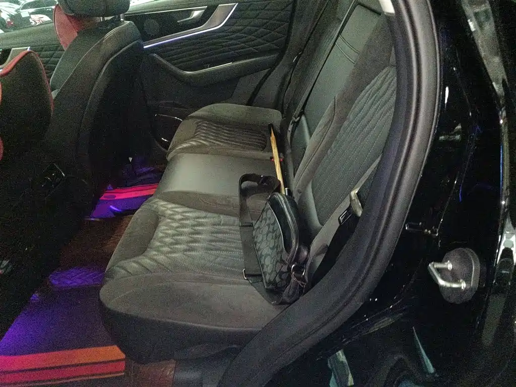 Hongqi HS5 2022 Facelift 2.0T Smart Flag Enjoyment Edition фото 13