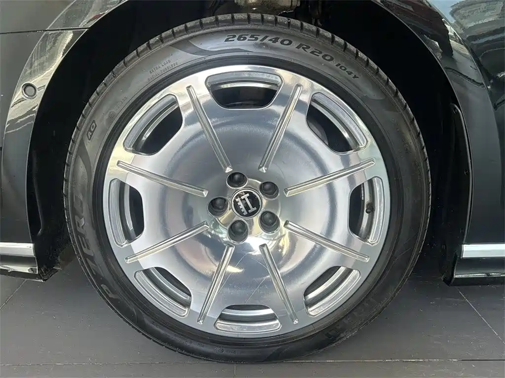 Фото 16 - Audi A8