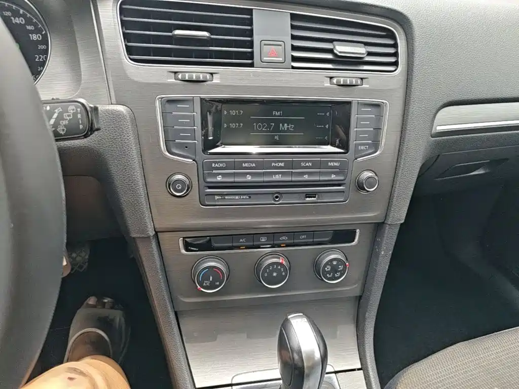 Фото 5 - Volkswagen Golf