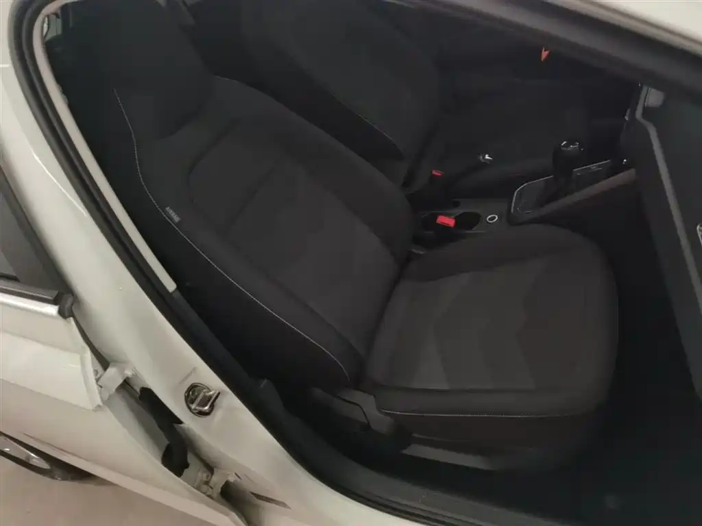 Volkswagen Polo 2019 Plus 1.5L Automatic Panorama Enjoyment Edition фото 25